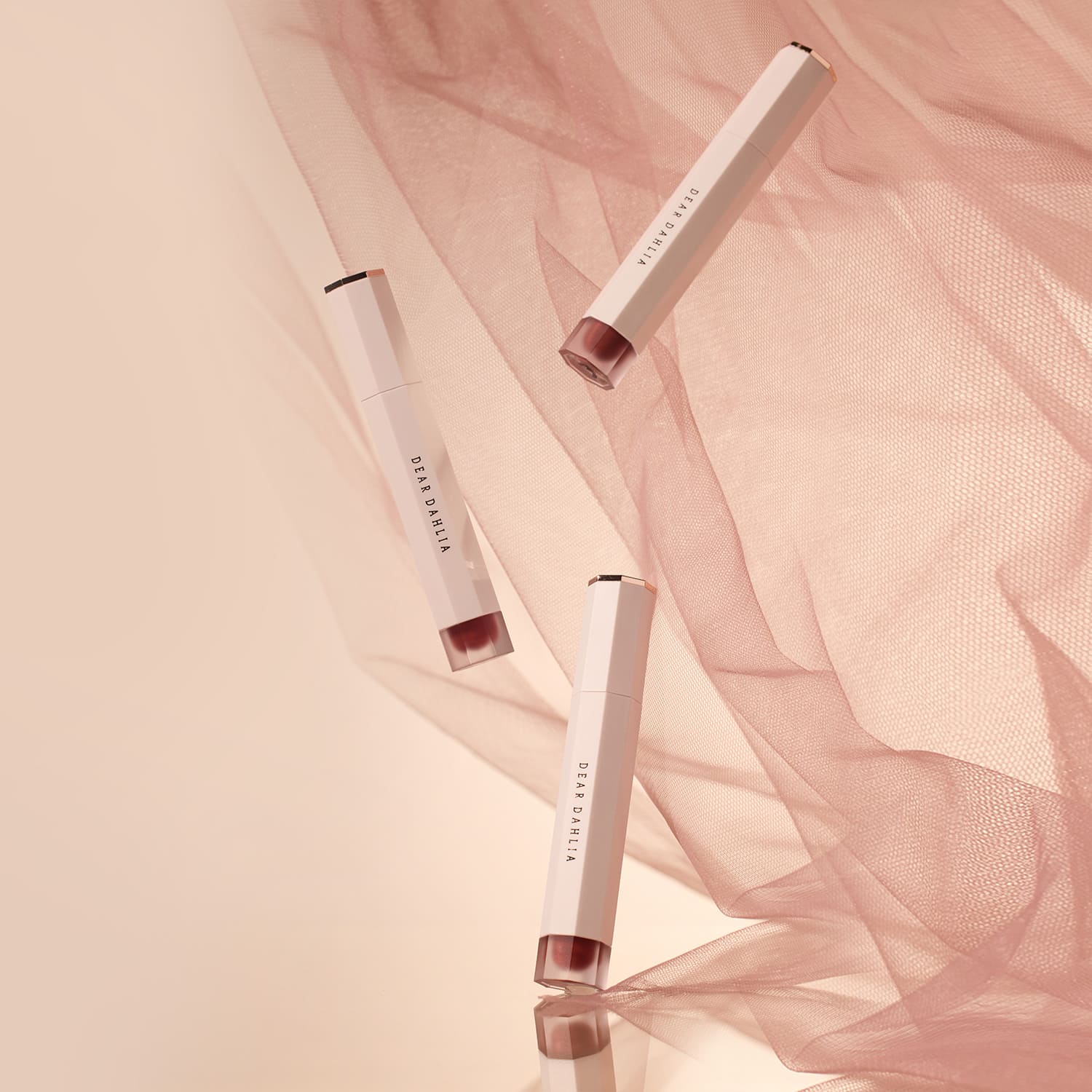 DEAR DAHLIA DREAM VELVET LIP CLOUD | COLOURSWINK