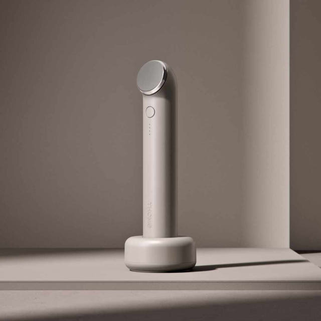 THOME THE GLOW BEAUTY DEVICE IT CAN ONLY BE SHIPPED VIA EXPRESS SERVICE | COLOURSWINK